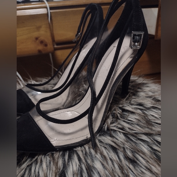 She - Picture 2 of 3